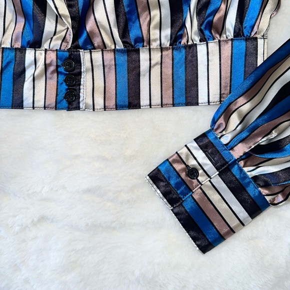 PrettyLittleThing Cropped Button Up Top - Picture 3 of 10